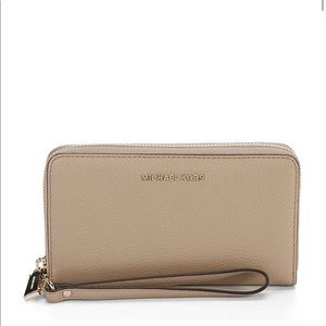 Wristlet